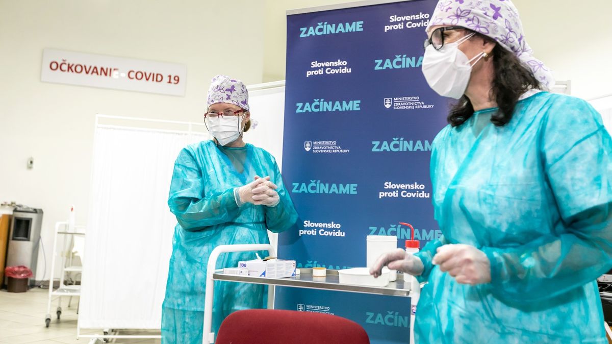 Slovensko na poslední chvíli zrušilo očkování teenagerů proti covidu-19